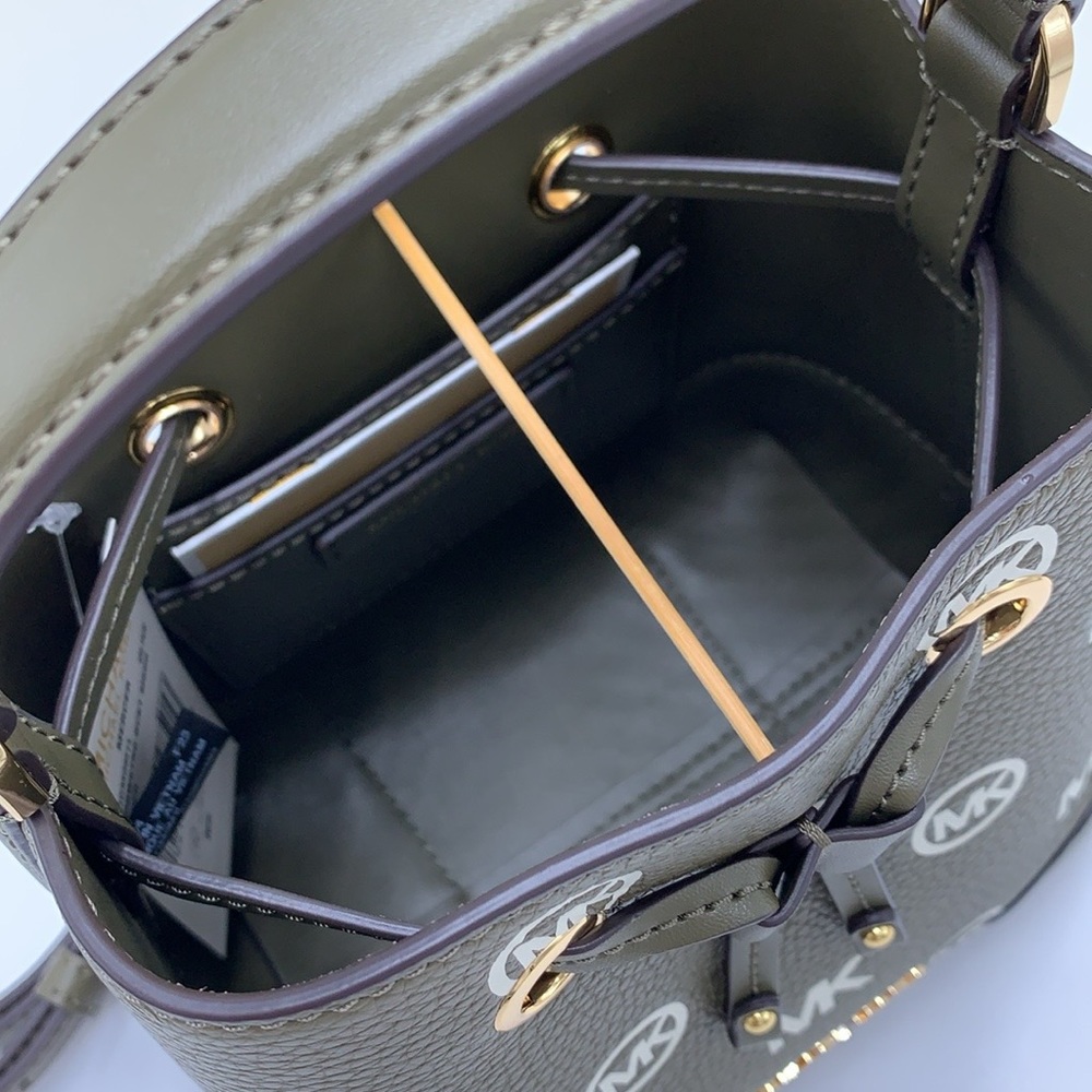 MICHAEL KORS
Mercer Small Logo Embossed Leather Bucket Bag
COLOR OLIVE
NWT - Picture 6 of 16